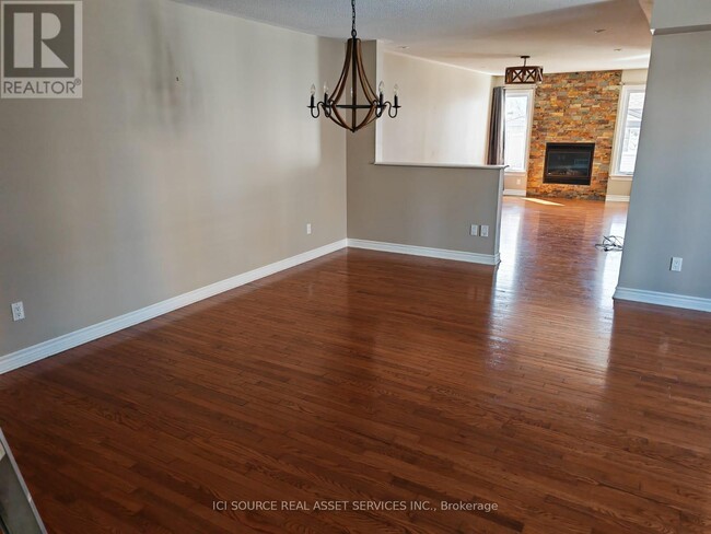 Building Photo - 192 Mojave Crescent