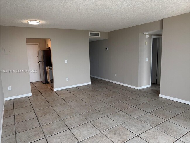 Foto del edificio - 2350 NE 135th St