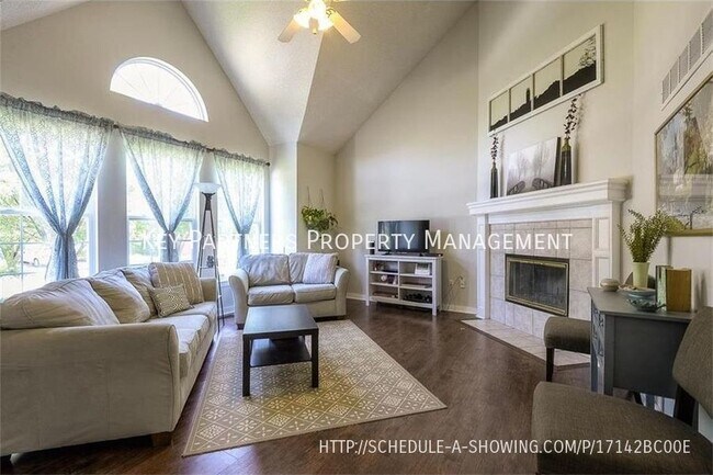 Foto del edificio - 1021 N Lincoln - Gorgeous!