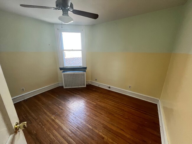 Building Photo - 1305 Devereaux Ave