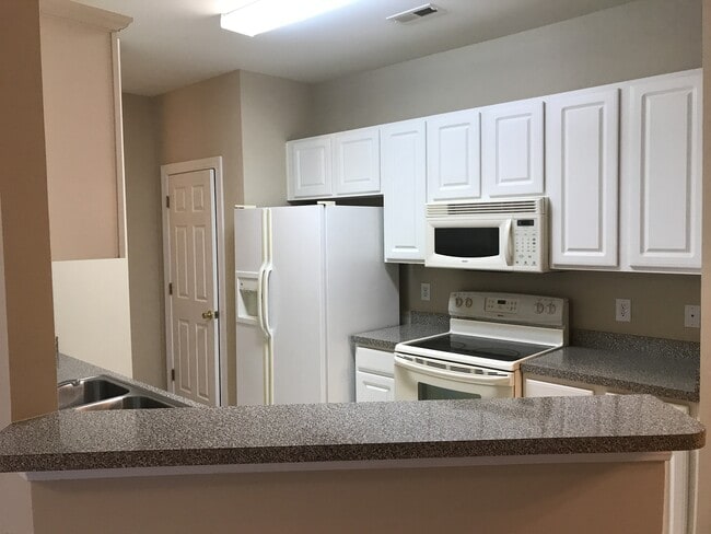 Building Photo - FIRST FLOOR, 3 BEDROOM, 2 BATH UNFURNISHED...
