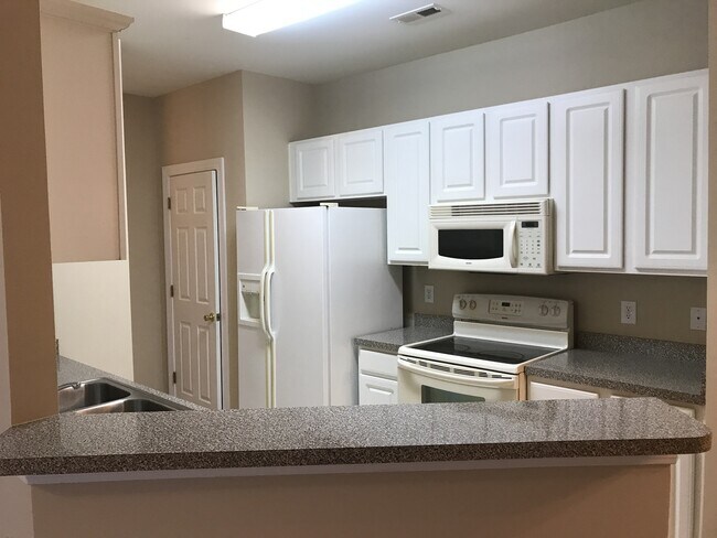 Foto del edificio - FIRST FLOOR, 3 BEDROOM, 2 BATH UNFURNISHED...