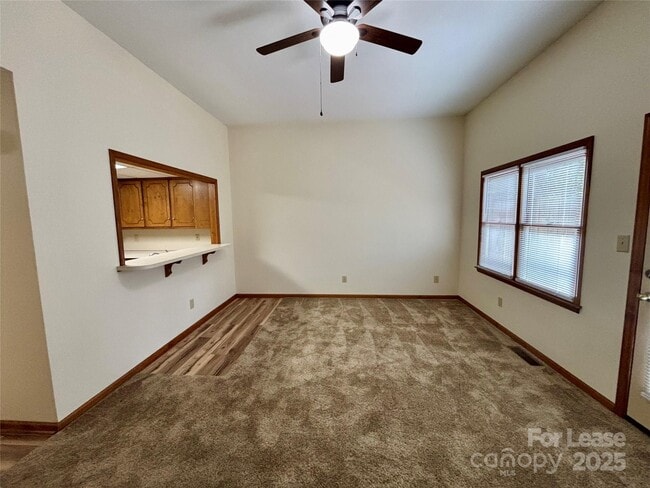 Foto del edificio - 135 Hillcrest Dr