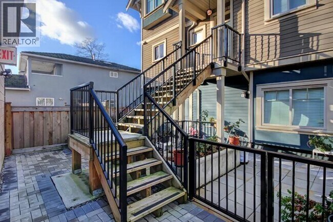 Photo du bâtiment - 7168 Stride Ave