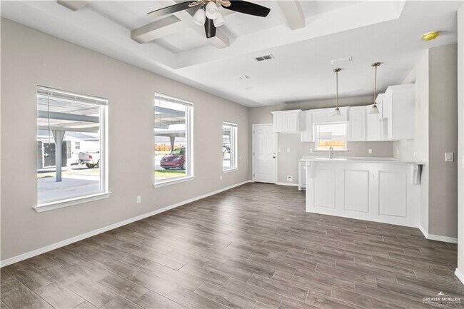 Building Photo - 1614 Playa Dr