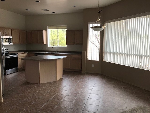 Building Photo - 437 S Valle Escondido