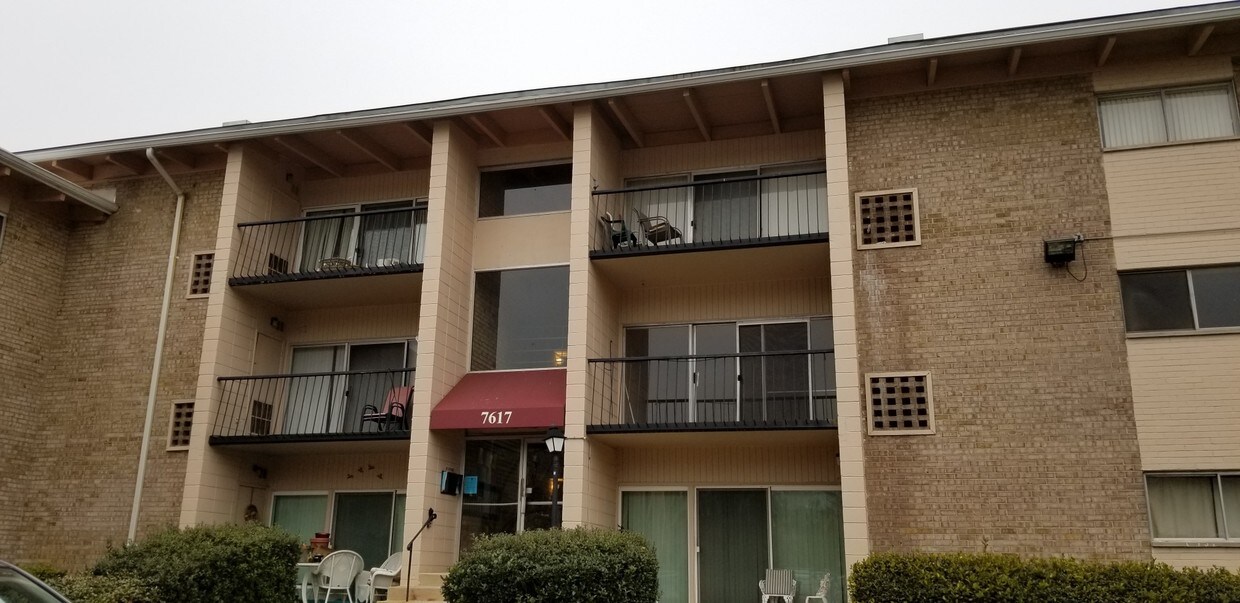7617 Fontainebleau Dr, New Carrollton, MD 20784 Condo for Rent in New