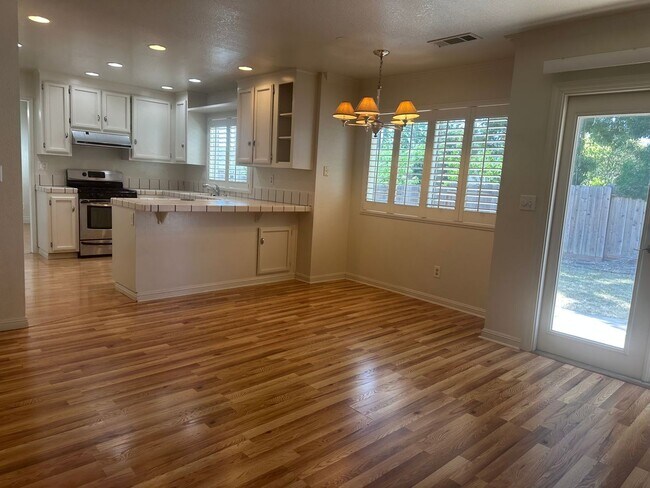 Foto del edificio - 4 Bedrom 2.5 baths Beauty
