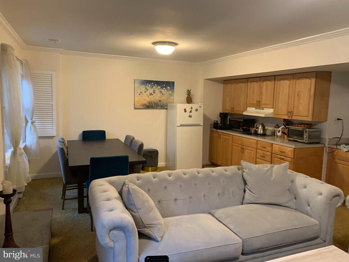 5800 Edson Ln Unit 2, Rockville, MD 20852 Room for Rent in Rockville