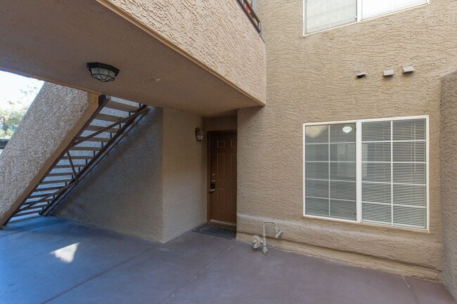 Building Photo - 3 Bedrooms Condo in a Guard Gated Summerlin Community