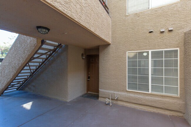 Foto del edificio - 3 Bedrooms Condo in a Guard Gated Summerlin Community