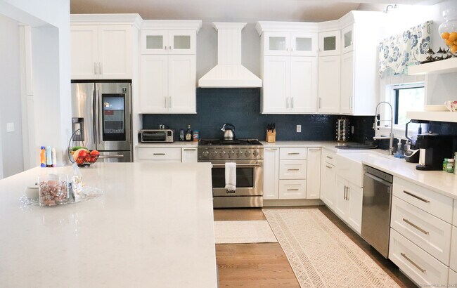 Building Photo - 374 Grassy Hill Rd