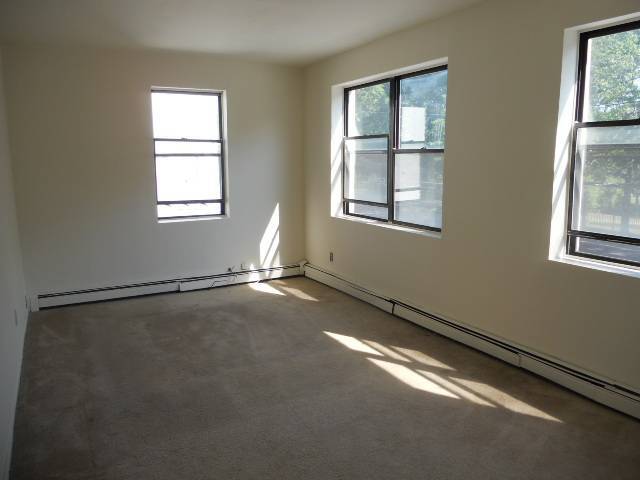 Foto del edificio - 73 E Shore Rd