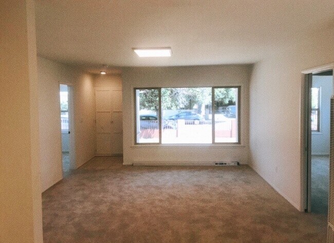 Building Photo - 13535 Montague St