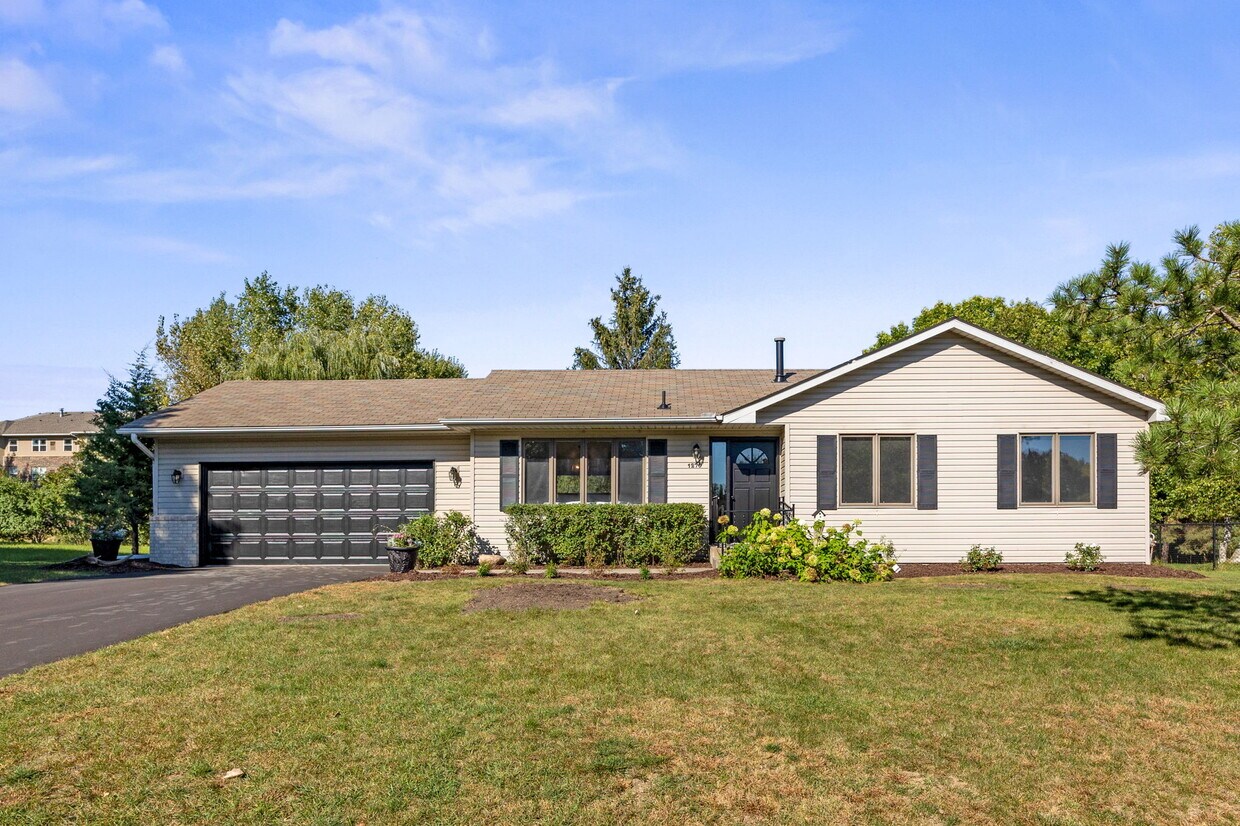 Primary Photo - 1270 Lake Susan Hills Dr