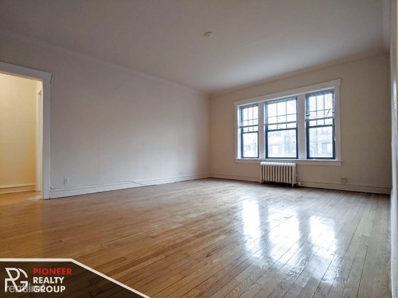 Primary Photo - 1 W Maple St