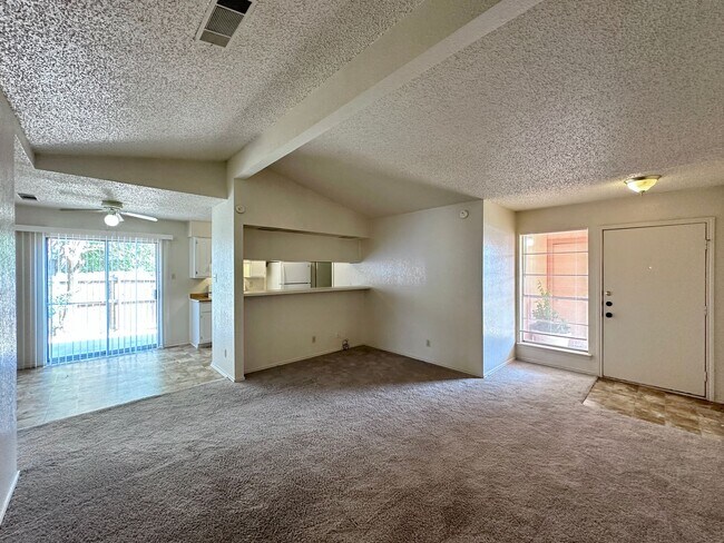 Foto del edificio - 2210 Shoemaker Dr