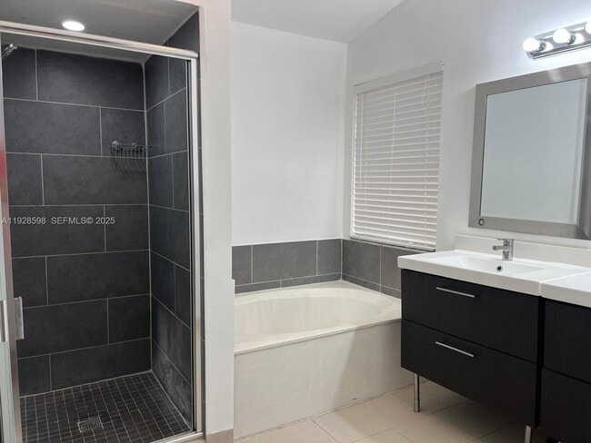 Foto del edificio - 4979 SW 123rd Terrace