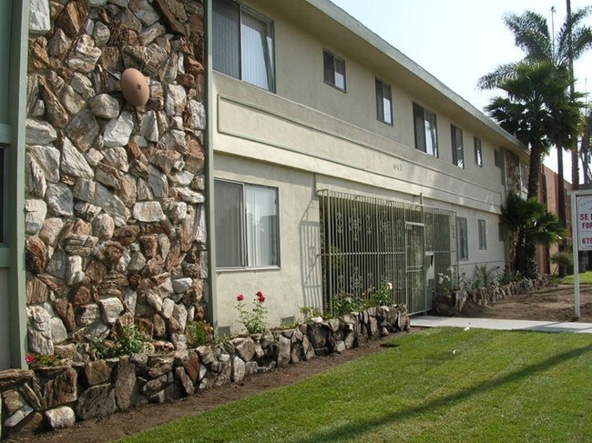 Foto del edificio - 643 E 99th St