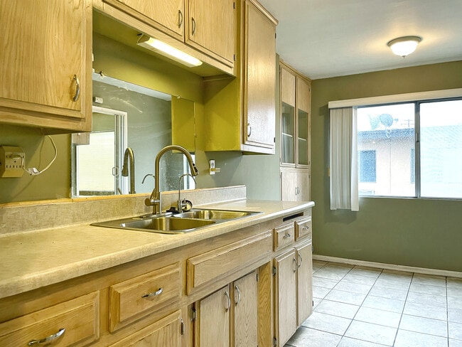 Kitchen - 3000 Vineland Ave