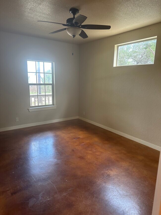 Foto del edificio - 1005 Live Oak Dr