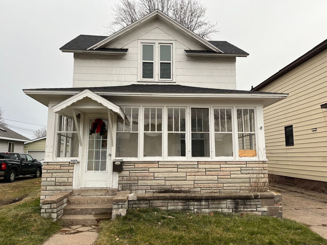 Foto principal - 4 Bedroom Single Family Home Merrill!!!!