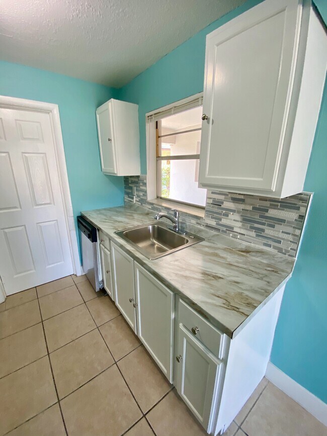 Foto del edificio - 5611 NW 15th St