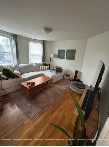 Foto del edificio - 865 E 1st St