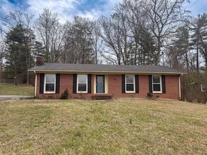 Building Photo - 995 Melrose Dr