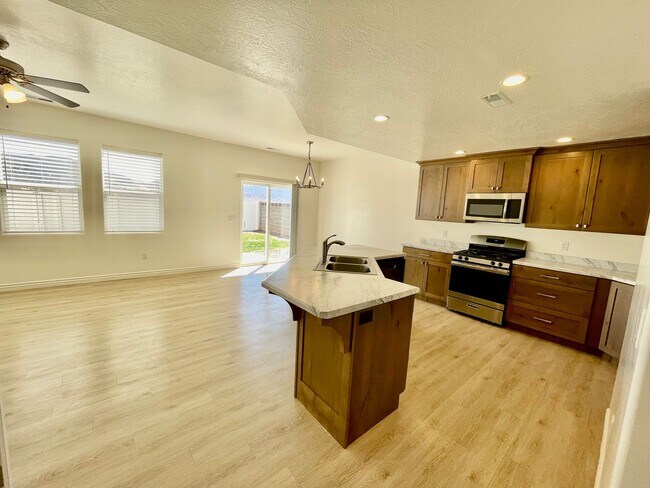 Foto del edificio - Adorable 3-Bedroom Townhome with 2-Car Garage in Cedar City
