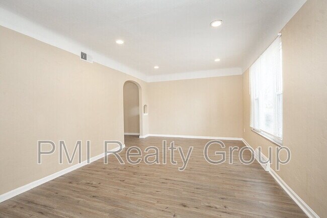 Building Photo - 645 Babbitt Rd