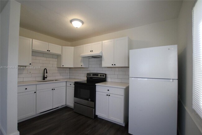 Building Photo - 1048 Avenue E
