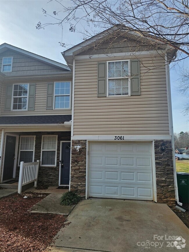 Building Photo - 3061 Hubbard Rd
