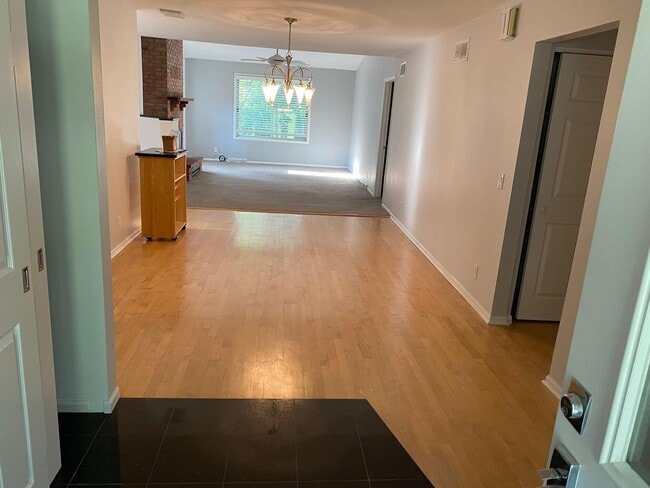 Foto del edificio - 19120 Emerald Dr