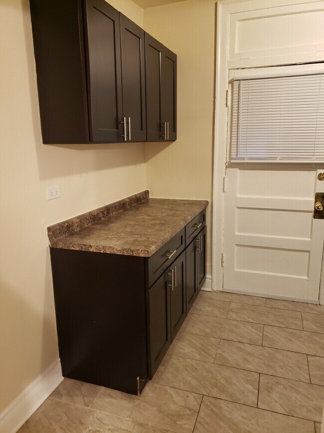 Foto del edificio - Large Rehabbed Beverly 2 Bedroom w/Gas & H...