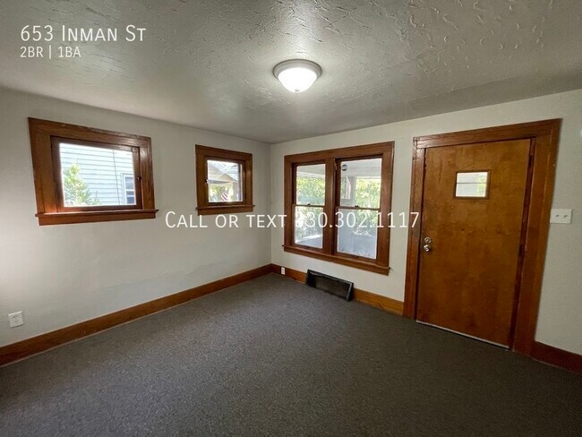 Foto del edificio - Two bedroom one bathroom home for rent