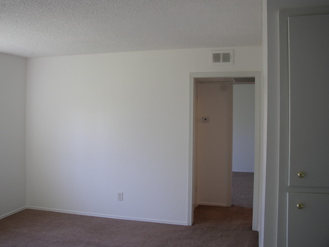 Building Photo - Wind Ridge Apartments