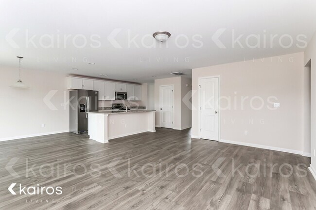 Building Photo - 20 Red Oak Dr.