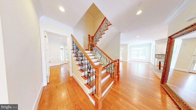 Building Photo - 6403 Earlham Dr