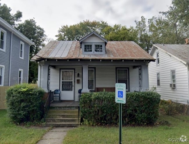 Building Photo - 613 Pollock St