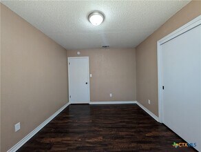 Building Photo - 1644 W County Line Rd