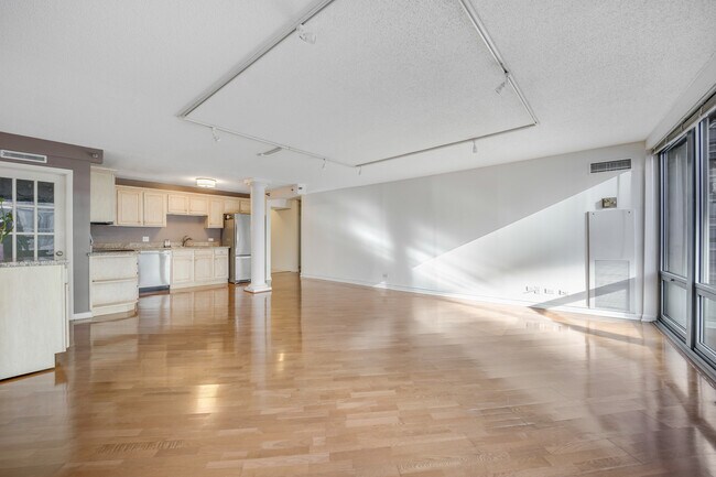 Building Photo - 440 N Wabash Ave