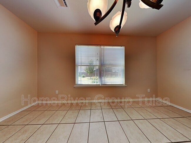 Building Photo - 10908 N 149th E Ave