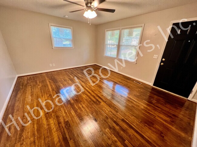 Building Photo - 112 Lambeth Dr
