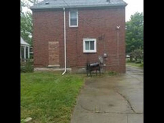 Foto del edificio - 16761 Oakfield Ave