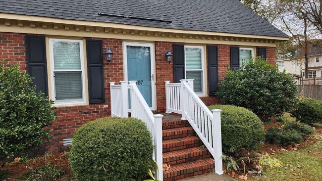 Photo - 567 Chaucer Dr House