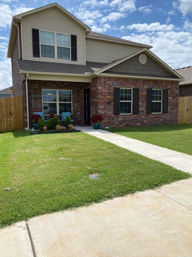 Primary Photo - 3 Bedroom Home for Rent in Bentonville! $3...