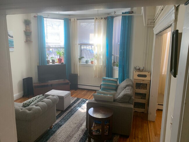 Building Photo - 360 Riverway