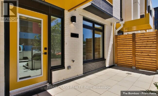 Building Photo - 100 River St