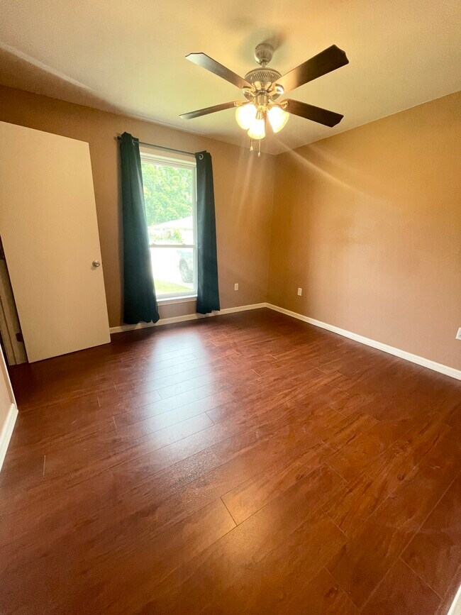 Foto del edificio - 16602 Morel Ave